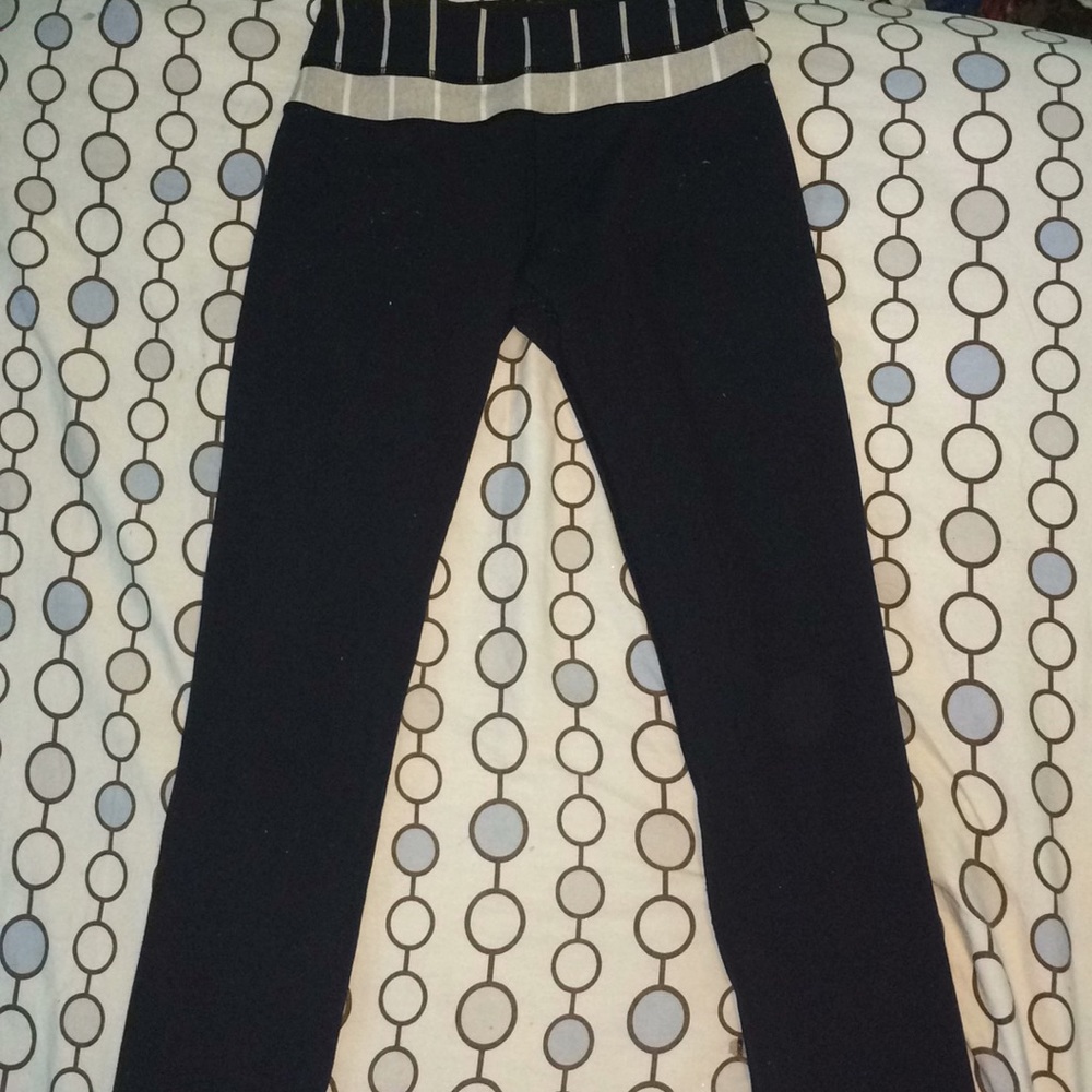 Black reversible Lululemon leggings